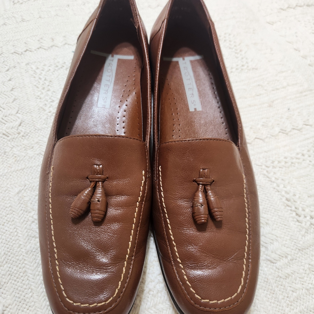 Trotters Brown Leather Loafers Slip-On Style